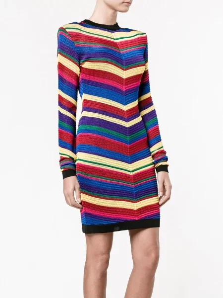 Rochie Balmain tricotate de costum roșu