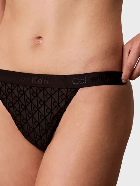 Стринги Calvin Klein черные