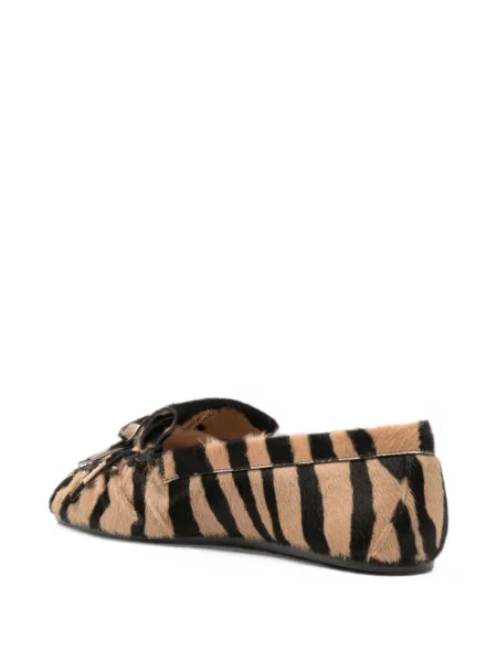Zebra mintás loafer Stuart Weitzman rojtokkal