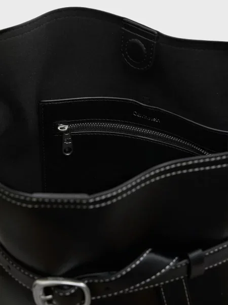 Сумка Calvin Klein с пряжкой черная