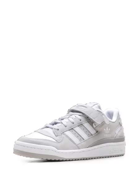 Sneakerși Adidas Forum alergare din piele de căprioară cu decolteu în V gri