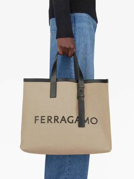 Iš natūralios odos rankinė Ferragamo