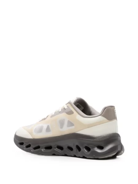 Sneakerși On