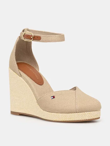 Полуотворени обувки Tommy Hilfiger на платформе със затворени пръсти бежово