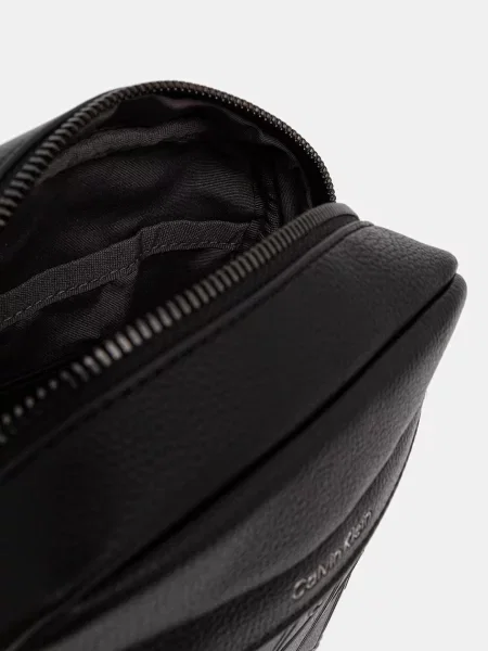Műbőr crossbody táska Calvin Klein fekete
