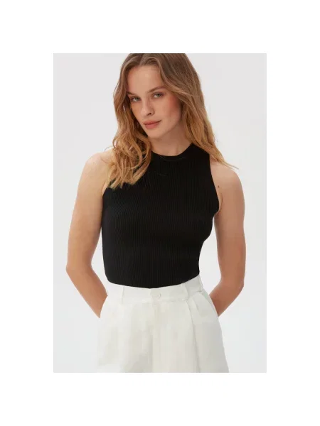 Топ в рубчик Estro чорний