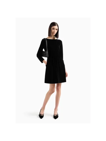 Sukienka Emporio Armani z dekoltem w łódkę dzwony czarna