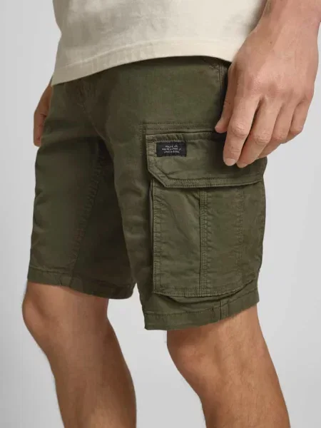 Szorty o kroju regular fit z cargo Blend zielone
