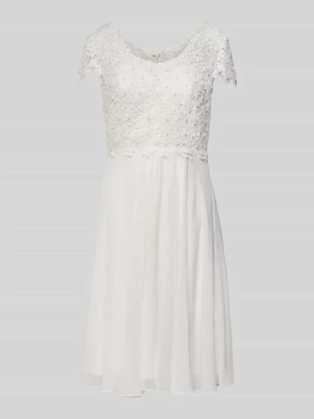 Suknia ślubna z okrągłym dekoltem i perełkami Luxuar biała