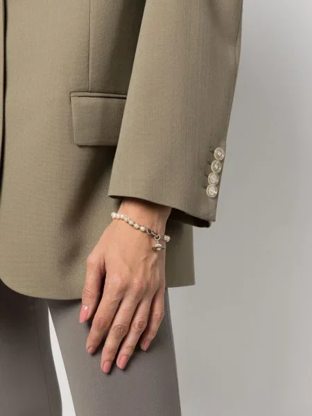 Pakabukas Vivienne Westwood su perlais