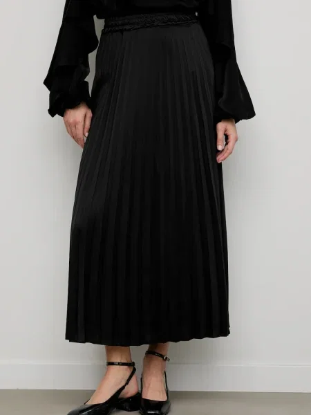 Krilo Answear.LAB črna