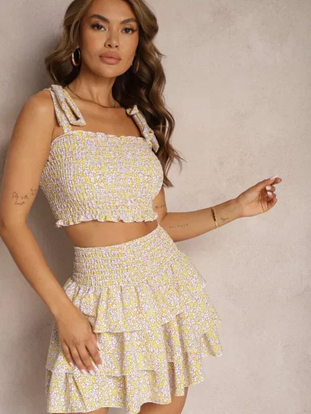 Komplet Krótki Top na Ramiączkach Spódnica z Gumką w Talii i Falbankami Testanique żółty