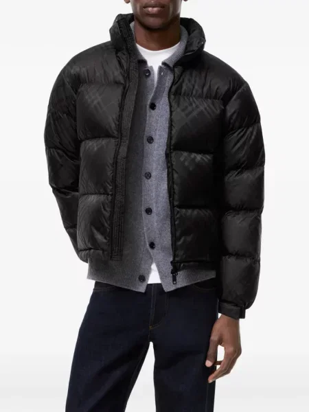 Geacă cu puf Burberry în carouri negru