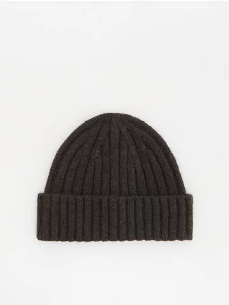 Reserved Čiapka beanie s prímesou vlny tmavohnedá