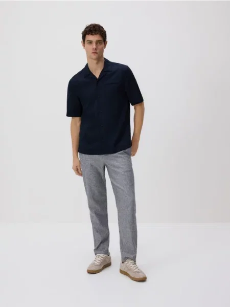Reserved Pantaloni chino slim cu adaos de in bleumarin