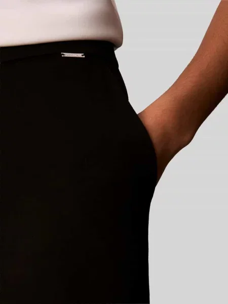 Spodnie garniturowe z szerokimi nogawkami z dodatkiem model PONTE' Calvin Klein Womenswear czarne