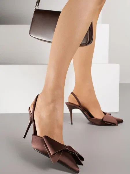 Sandale Satinate cu subțire Slingback Decorați cu fundiță Daemoris maro