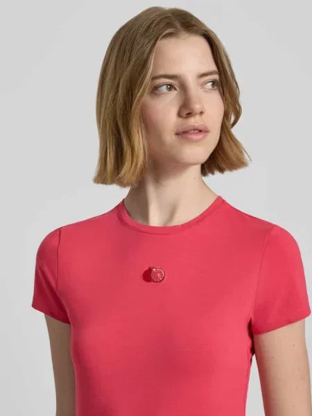 T-shirt o kroju slim fit z wyhaftowanym motywem Review czerwona