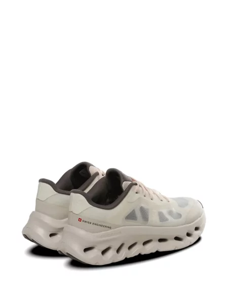 Sneakerși On