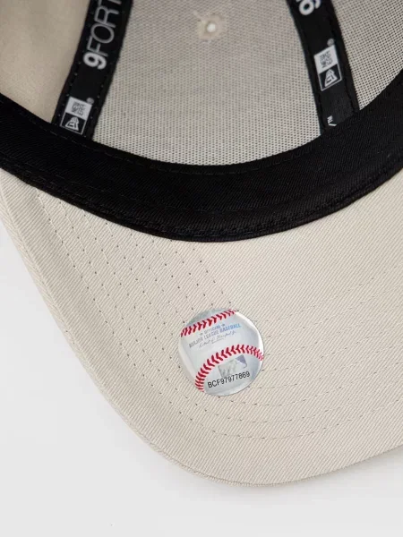 Шапка New Era с автографом бежевая