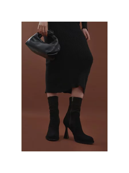 Стрейчевые ботильоны Estro черные