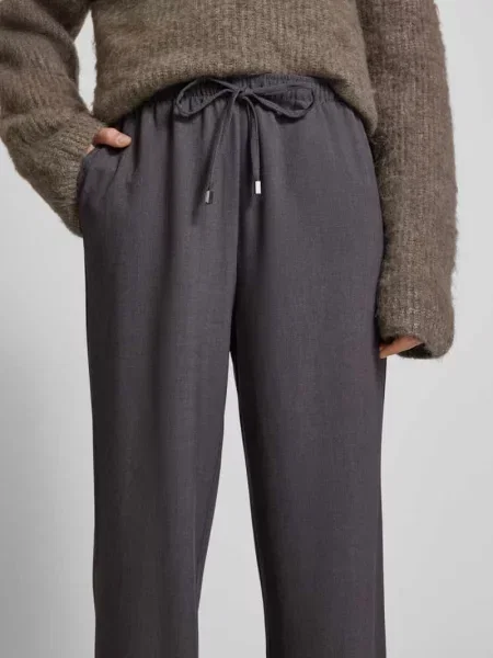 Spodnie materiałowe o kroju baggy fit z elastycznym pasem model ‘ISADORA’ Only