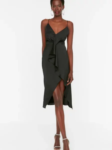 Satynowa sukienka Trendyol czarna