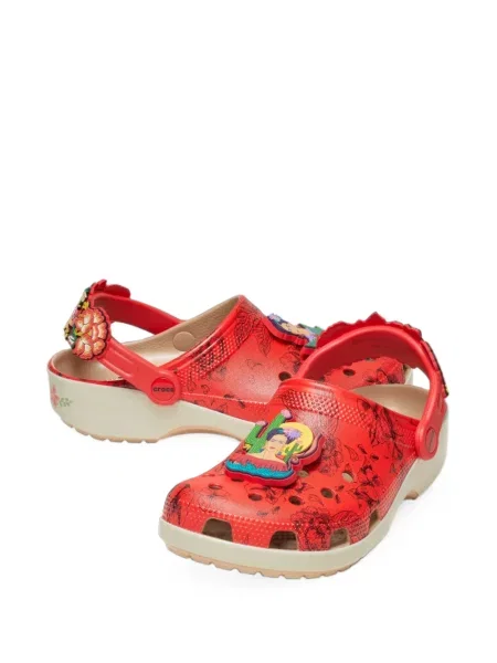 Saboți Crocs cu model floral cu imagine roșu