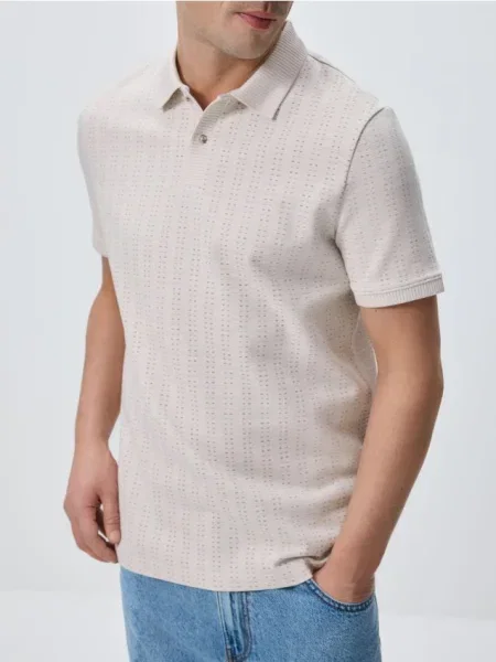 Reserved Tricou polo regular fit structurată bej