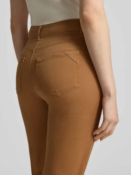 Spodnie materiałowe o kroju straight fit w 5 kieszeni Christian Berg Woman beżowe