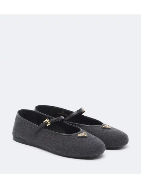 Pantofi cu toc Prada din piele gri
