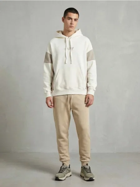 Sinsay Spodnie dresowe jogger beżowy