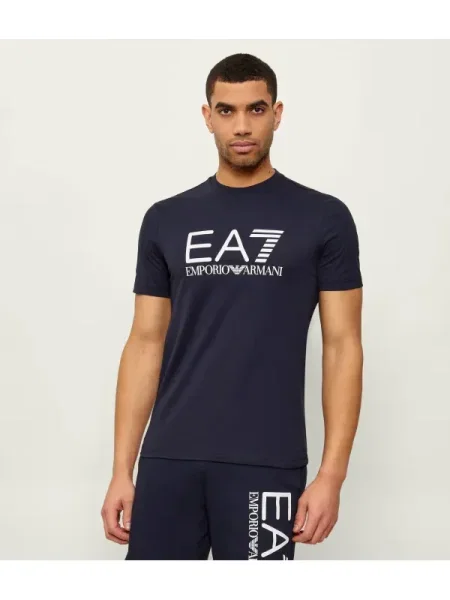 Tricou