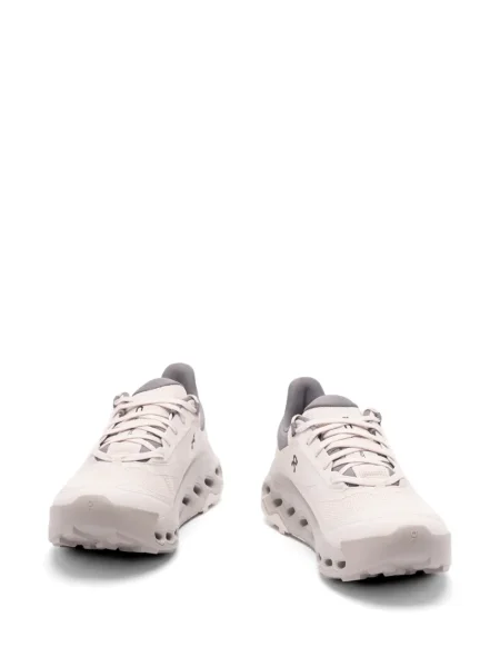 Sneakerși On