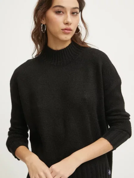 Пуловер с вълна Superdry дамски с ниско поло черно