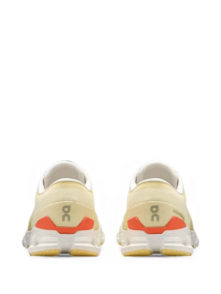 Sneakerși On galben