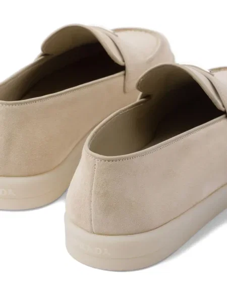 Pantofi loafer Prada din piele de căprioară