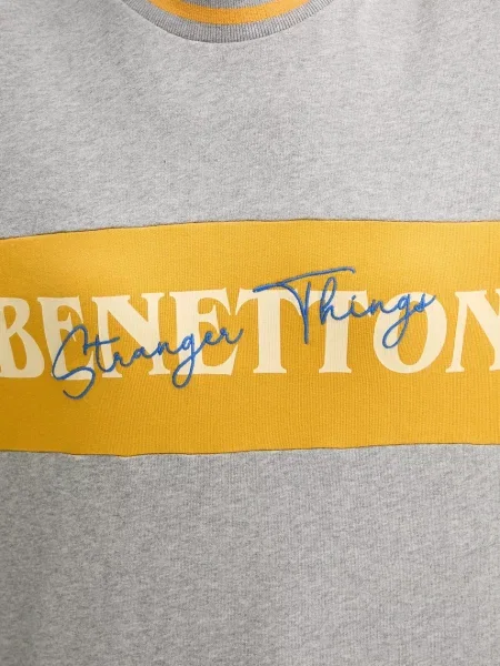 Кофта United Colors of Benetton x Stranger Things з принтом сірий