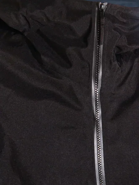 Geacă Arc'teryx cu glugă negru