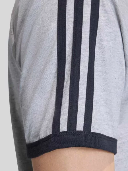 T-shirt z wyhaftowanym logo Adidas Originals