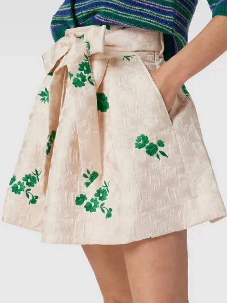Spódnica mini z wyhaftowanym motywem Custommade biała