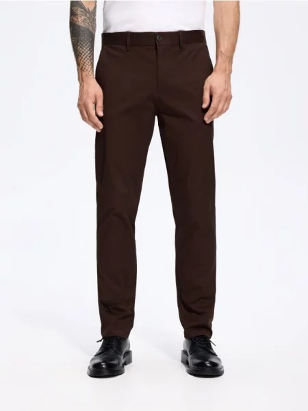 Reserved Pantaloni chino slim fit maro-închis maro