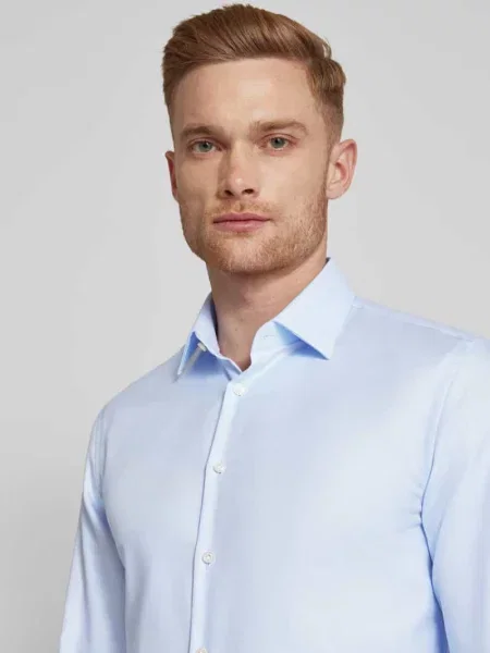 Koszula biznesowa o kroju slim fit z bardzo długim rękawem i kołnierzykiem typu kent Jake*s błękitna