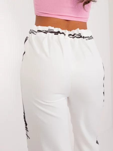 Pantaloni Fashionhunters cu imagine