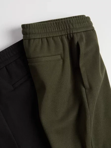 Reserved Спортивні штани regular fit коричневувато-зелений зелені