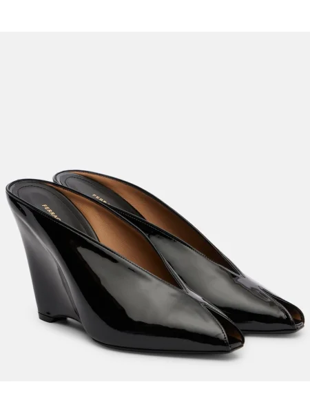 Papuci tip mules Ferragamo din piele cu pană de lac negru