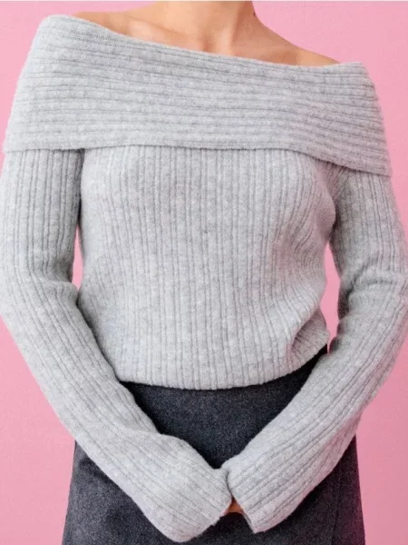 Светр із відкритими плечима з домішкою вовни сірий