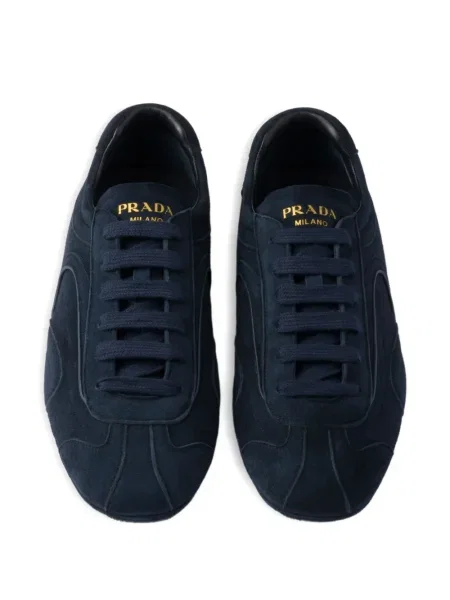 Sneakerși Prada cu șireturi din piele de căprioară negru