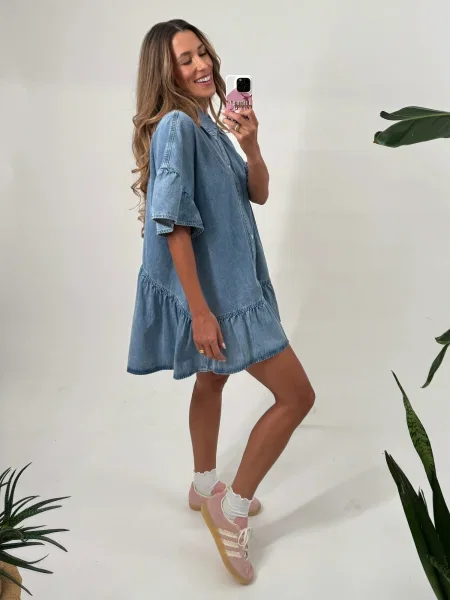 Kamila Šikl Rochie tip bluză deschis albastru