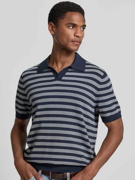 Koszulka polo z dekoltem w serek krój regular fit Christian Berg Men granatowa